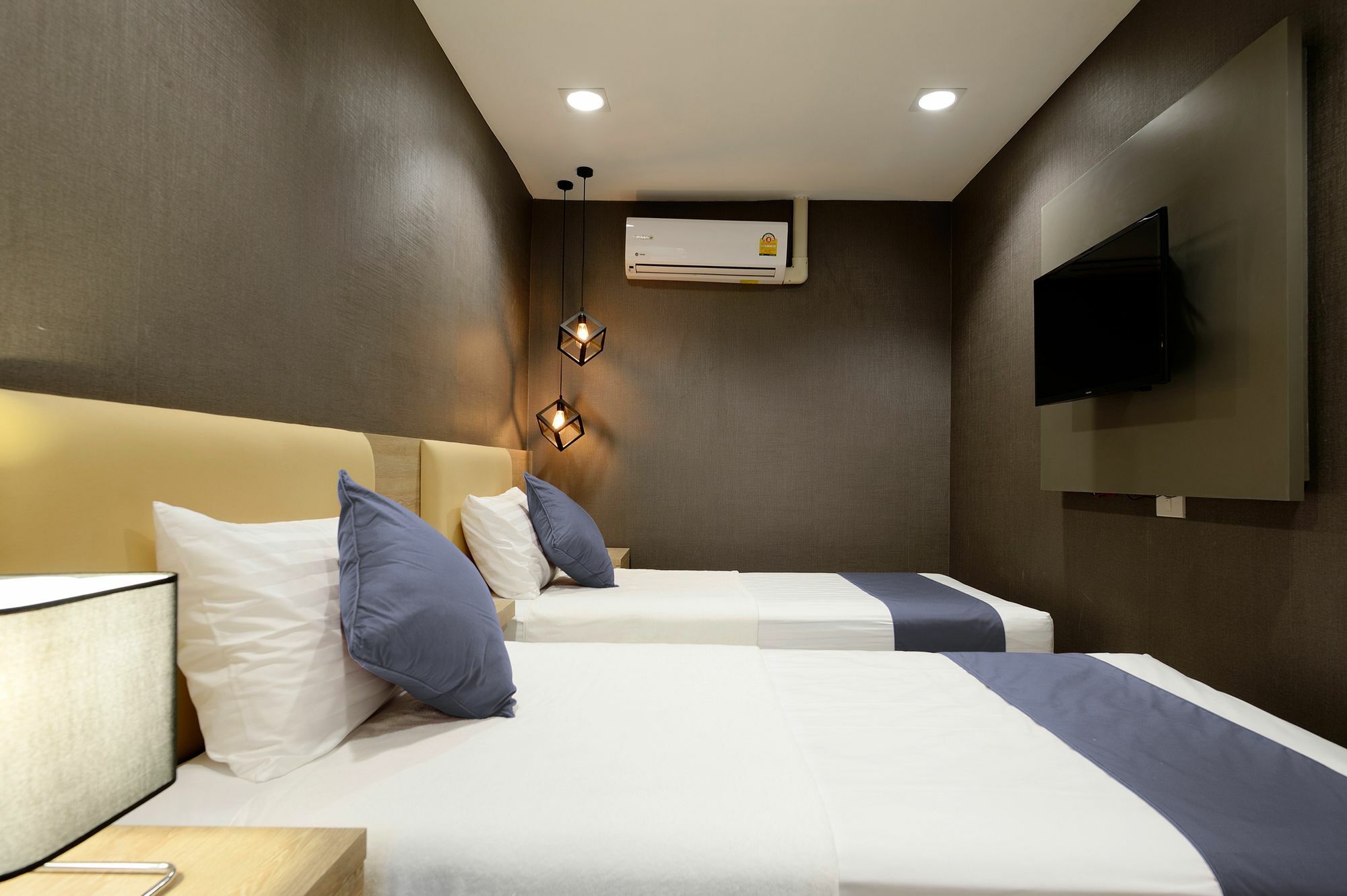 Pratunam19 Hotel Бангкок Экстерьер фото